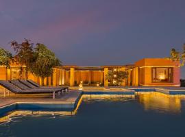 Gaj Resort, a member of Radisson Individuals Retreats，位于Binewāl的酒店