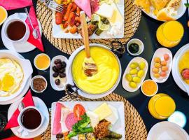 Life Artemis Otel，位于Karşıyaka的酒店