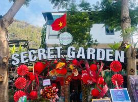 SECRET GARDEN Hostel - WANDERNEST Cat Ba，位于吉婆岛的酒店