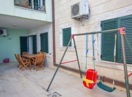 Montesan Luxury Apartment Beach Front，位于斯韦蒂·斯特凡的酒店
