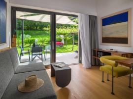 Holiday Home Artes with Hot Tub & Sauna，位于Branik的带按摩浴缸的酒店