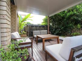 Leafy Retreat Townhouse Near Airport & City