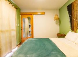 waikiki beach hotel boutique，位于Río Cañas的酒店
