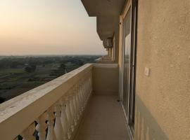 Cozy 2BHK, 10 mins from Airport and 20 mins from Station，位于瓦拉纳西的酒店