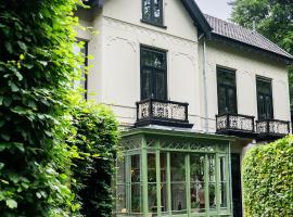 Boutique hotel Villa Trompenberg，位于希佛萨姆的酒店