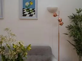 Stylish Brighton Haven, Sleeps 1 to 7, free parking