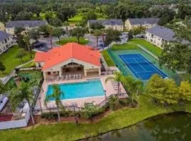 Enchanting Escape 3-Bedroom Family Condo, Pool & More - Just 12 Mins to Disney! Cortile