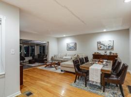 Cincinnati Home, Patio with Downtown Views!，位于辛辛那提的酒店