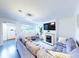 Ranworth-house - Holiday Home In Bedford, Sleeps 5