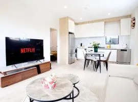 4 bedrooms Retreat with Netflix with Prime Location