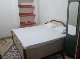 Sangam stay，位于Jhūsi的酒店