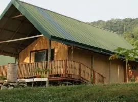 Lodge Hummingbird - Lake Bosomtwe