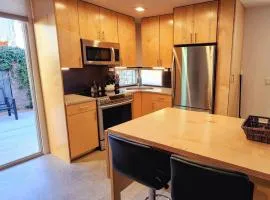 Intimate Townhome Sanctuary DT