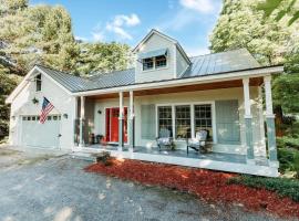 Ski Lodge Mins to White Face Mtn and Lake Placid，位于Upper Jay的酒店