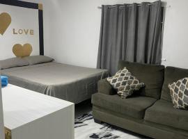 White Room Sparks，位于Spanish Town的酒店