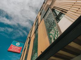 SureStay Plus Hotel by Best Western AC LUXE Angeles City，位于安吉利斯的酒店