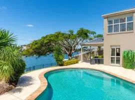 Riverfront Retreat Family Getaway 4BR with Pool
