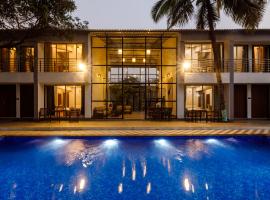 Pool Villas with Cook by Baya Resorts - Karjat，位于卡尔贾特的酒店