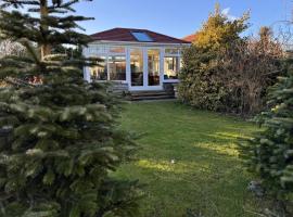Gardenside Lodge ,Self Catering, Dog friendly, Holiday Home, County Durham，位于Low Etherley的酒店
