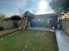 Family cottage，位于埃普瑟姆的酒店