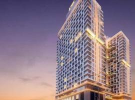 Apec Ocean View Hotel Tuy Ho&agrave;，位于绥和市的带泳池的酒店