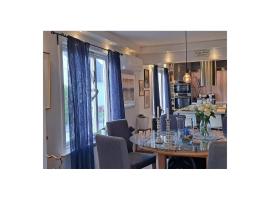 Beautiful Apartment In Fredrikstad，位于腓特烈斯塔的带热水浴缸的酒店