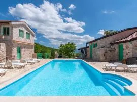 Cozy Home In Zagvozd With Sauna