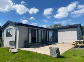 HORSESHOE LUXURY ACCESSIBLE LODGE Sleeps 4 at Fairview Farm in Ravenshead Nottingham near Sherwood Forest ,Dog Friendly Farm Stay