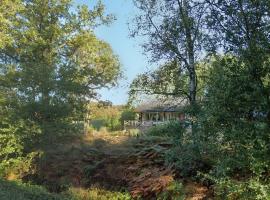 4 Bedroom Amazing Home In Röke，位于Röke的酒店