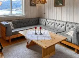 Gorgeous Home In Åheim