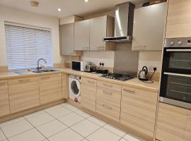 Stansted Airport Serviced Accommodation x DM for Weekly x Monthly Deals by D6ten Homes Ltd，位于泰克利的酒店