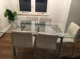 Nice 3 Bedroom Serviced apartment，位于奥斯特贝克的酒店