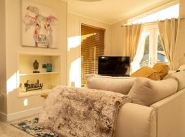 Hollicarrs - Cherry Blossom Lodge，位于Riccall的酒店