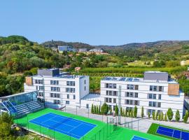Fruške Terme - Fruški Cvet，位于维尔蒂尼克的酒店