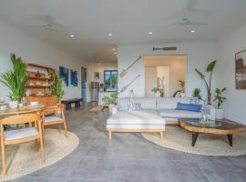 Pavones - Tropical Oceanfront 1 Bedroom Apartment by Triang Villas，位于海神庙的酒店