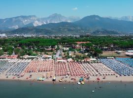 Massa Marina Camping，位于马里纳迪马萨的酒店
