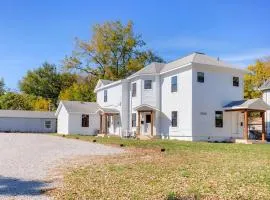 Fun Backyard Close to Downtown Pet Friendly 4BDRM