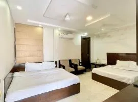 HOTEL R B ! Haridwar, Near Har ki poddi and MANSHA MATA TEMPLE & Railway station, Spacious, and Fully Air Conditioned Rooms with wifi, BEST HOTEL IN HARIDWAR