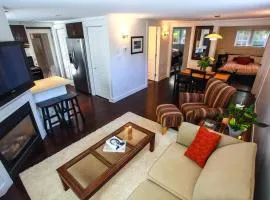 Grand Boulevard Retreat- quiet suite in North Vanc