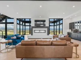 Mtn Views and Private Hot Tub Luxe Tetonia Retreat