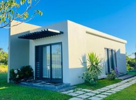 Private Secluded Cosy Studio in Avalon Golf Estate，位于Bois Chéri的酒店