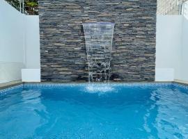 Casa exclusiva con piscina，位于萨利纳斯的酒店
