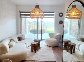 BeachfrontSunset Apartment