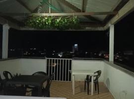 Apartamentos privados y habitaciones individuales en el centro，位于弗洛伦西亚的酒店