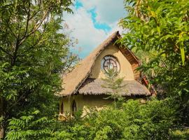 Hotel El Poncho - Centro Ecoturistico，位于Estancia Marquina的酒店