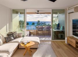 Luxury condo 180 Ocean Views Steps to Beach，位于基黑的酒店