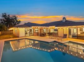 Off Grid Mountaintop Paradise Pool Spa and Games，位于圣贝纳迪诺的酒店