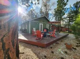 Bear Escapes II Affordable Luxury Cabin