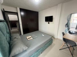 Hermosa habitación a una cuadra del Ventura Plaza 4，位于库库塔的酒店