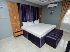 Radia Hotel & Suites，位于瓦里的酒店